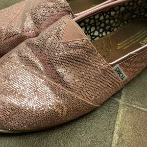Pink sparkle toms